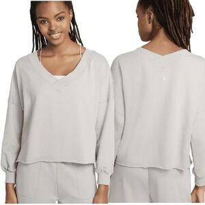 Nike Yoga Luxe Fleece V-Neck Cropped Sweatshirt in Grey Size Small